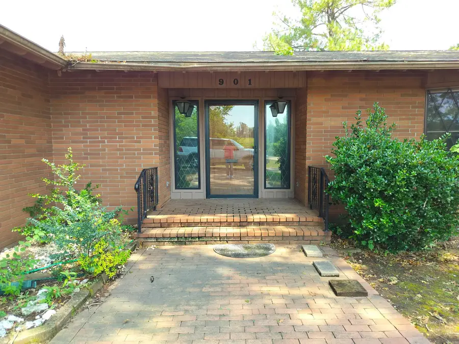 901 Poplar Street, Clarksville, AR 72830 - #3