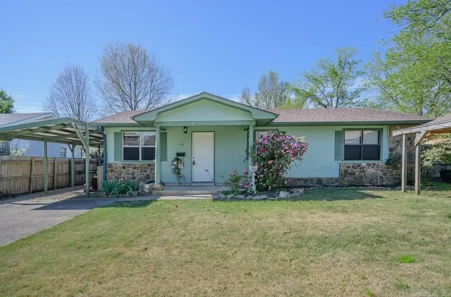 1304 Hickory Ave, Mena, AR 71953 - #2