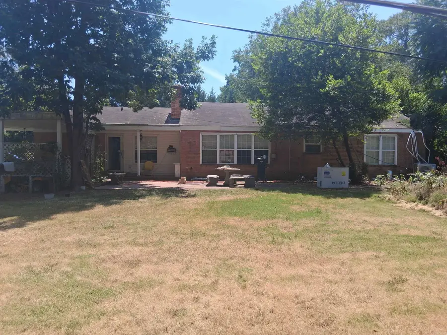 402 W 6th Street, Stuttgart, AR 72160 - #2