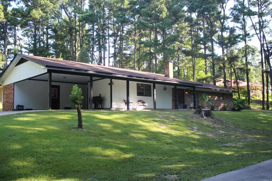 201 Anglewood Street, Nashville, AR 71852 - #2