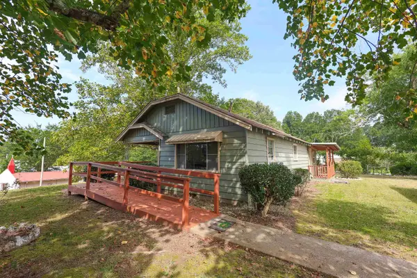 735 S 6th Street, Glenwood, AR 71943