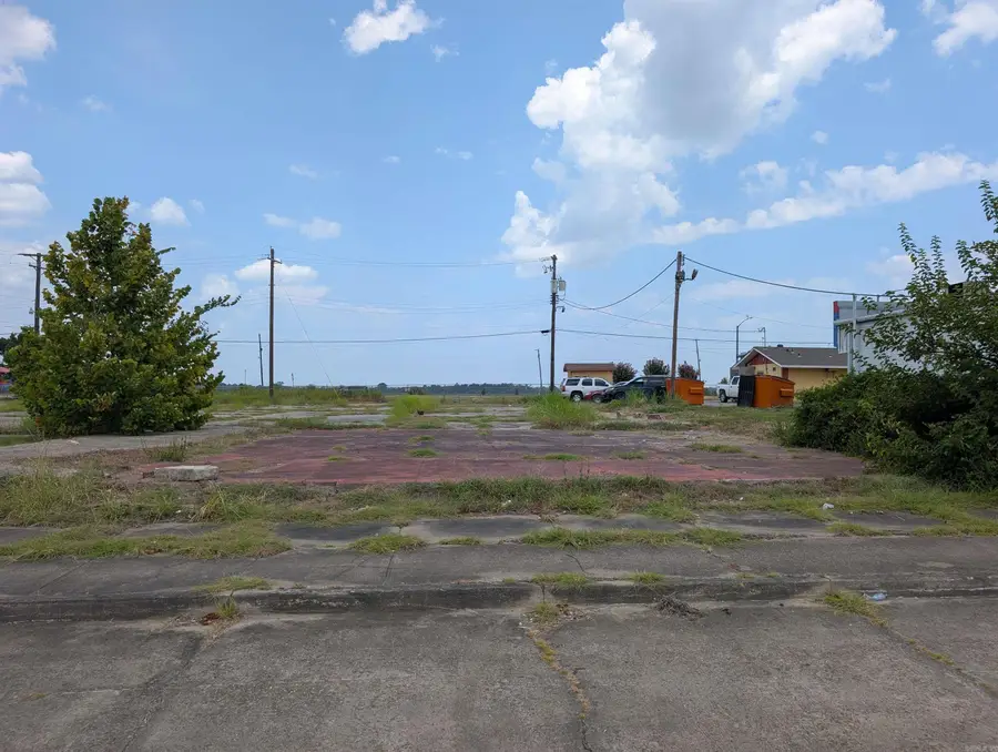 421 W Barraque Street, Pine Bluff, AR 71601 - #2