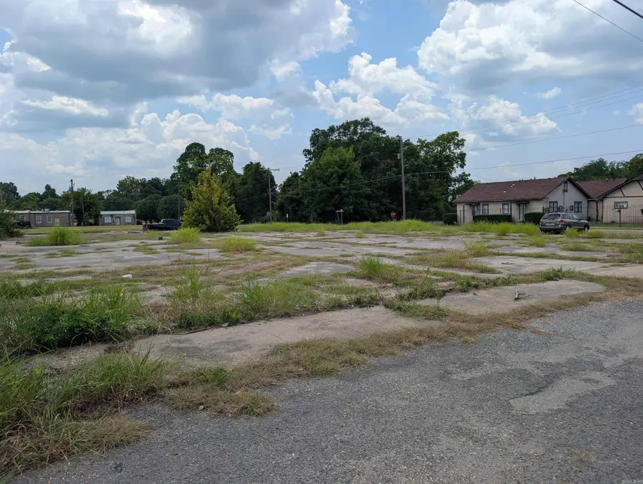 421 W Barraque Street, Pine Bluff, AR 71601 - #3