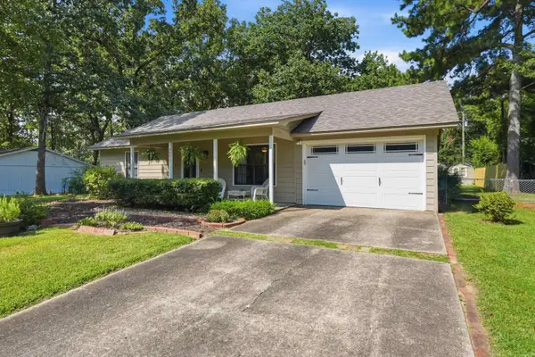 5903 Edgewood Dr, Benton, AR 72019