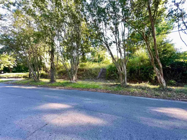 437 Maple St, Camden, AR 71701