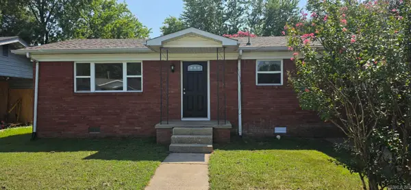 607 N 10th St, Paragould, AR 72450