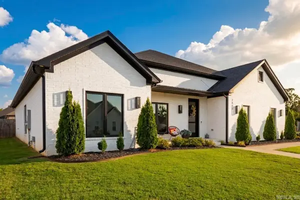 2302 Pleasant Cove, Conway, AR 72034