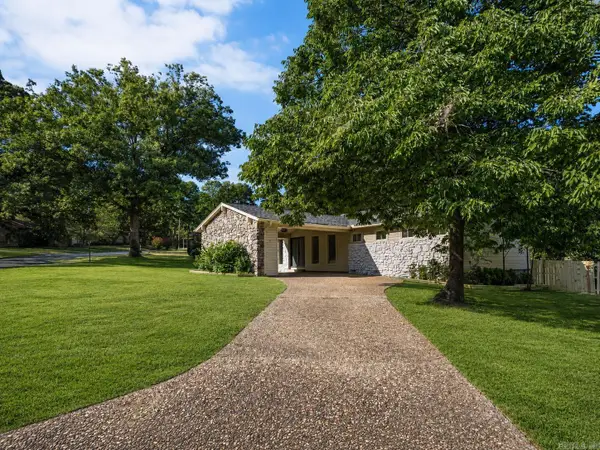 11 Crownpoint Road, Little Rock, AR 72227