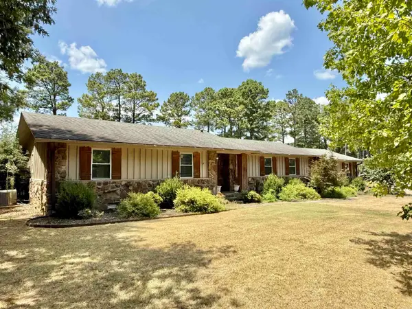 121 Longleaf Dr, Searcy, AR 72143
