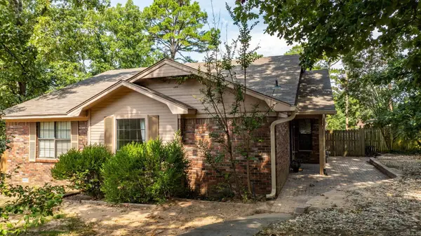 30 Woodlore Circle, Little Rock, AR 72211