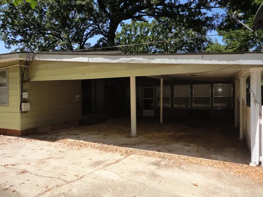 802 W 8th Avenue, Crossett, AR 71635 - #2