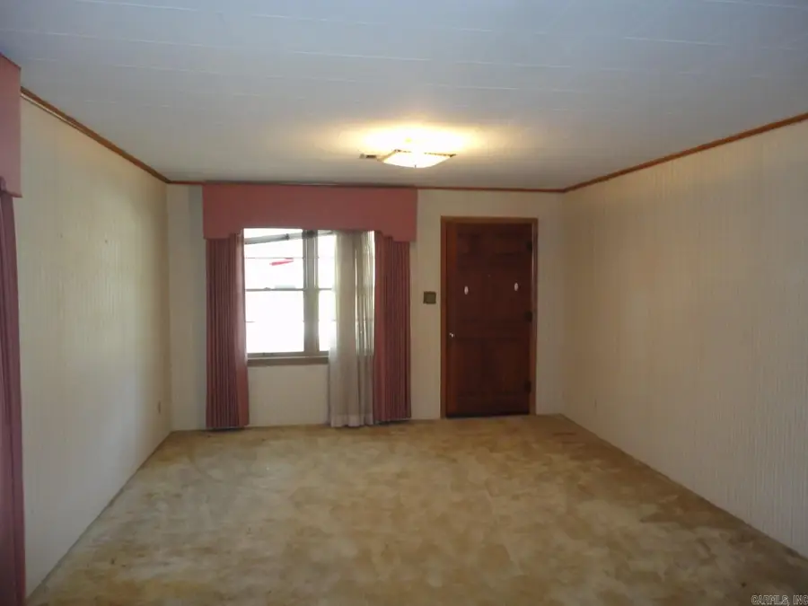 802 W 8th Avenue, Crossett, AR 71635 - #3