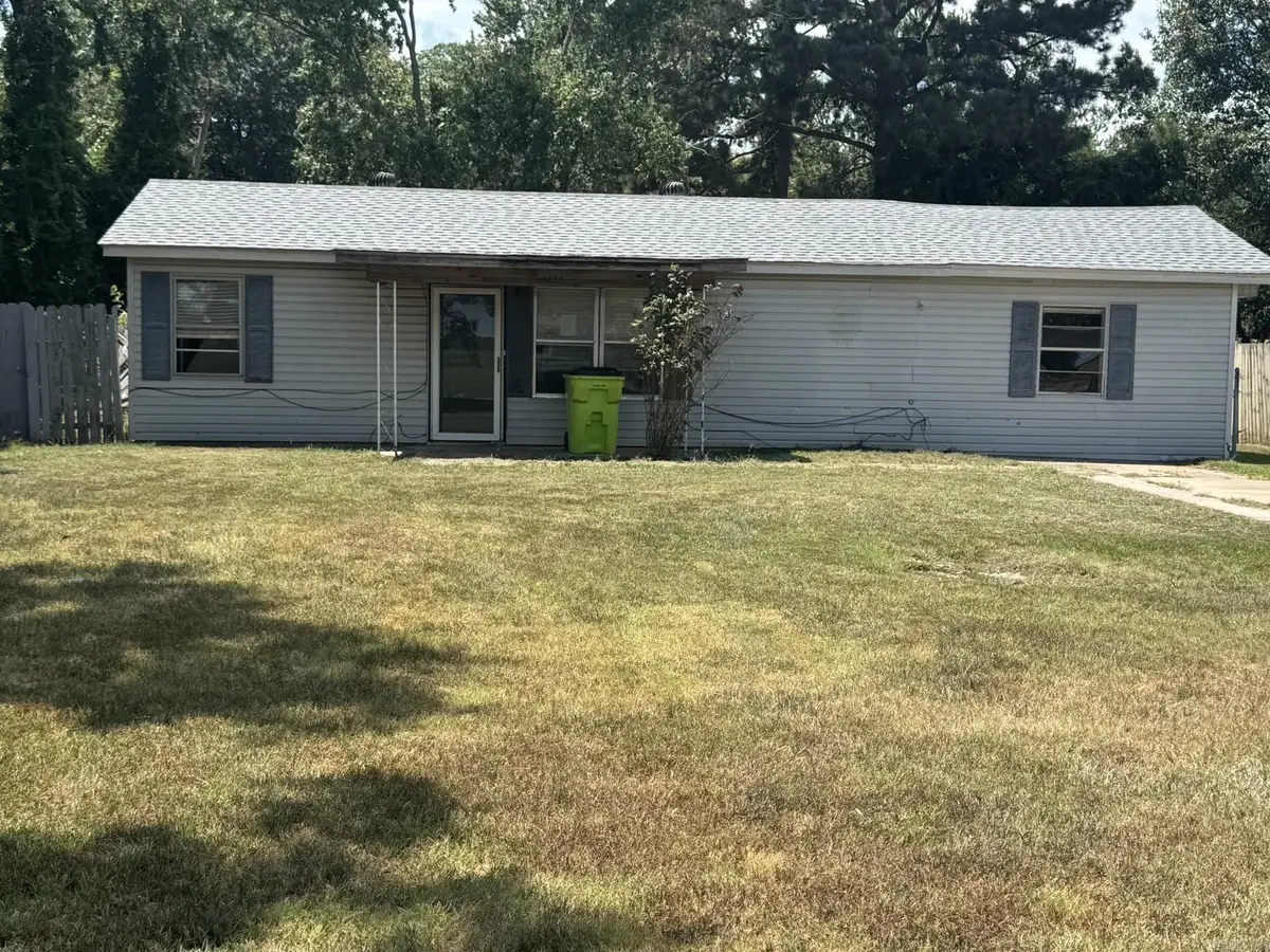 1108 S Oak St, Stuttgart, AR 72160 - #1