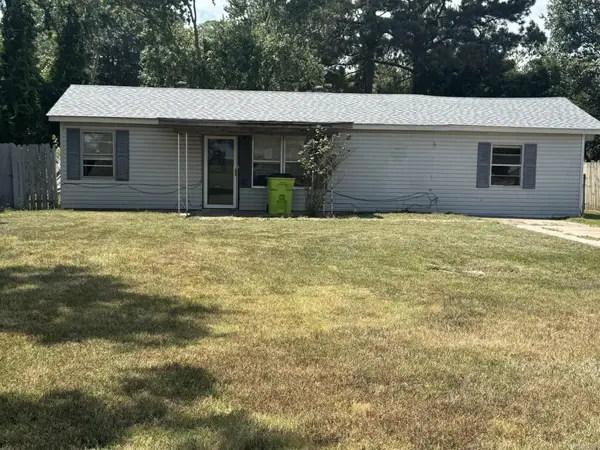 1108 S Oak St, Stuttgart, AR 72160