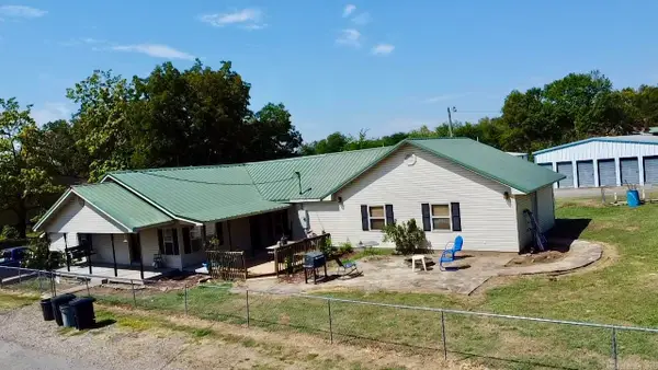 110 3rd St, Coal Hill, AR 72832