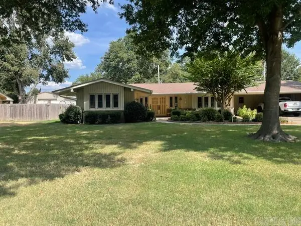 2017 Coker Hampton Street, Stuttgart, AR 72160