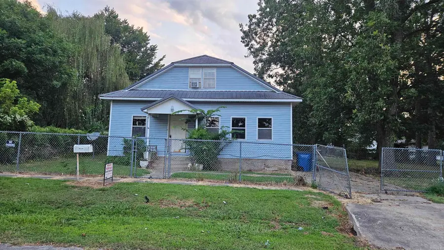 614 W 8th St, Rector, AR 72461 - #2