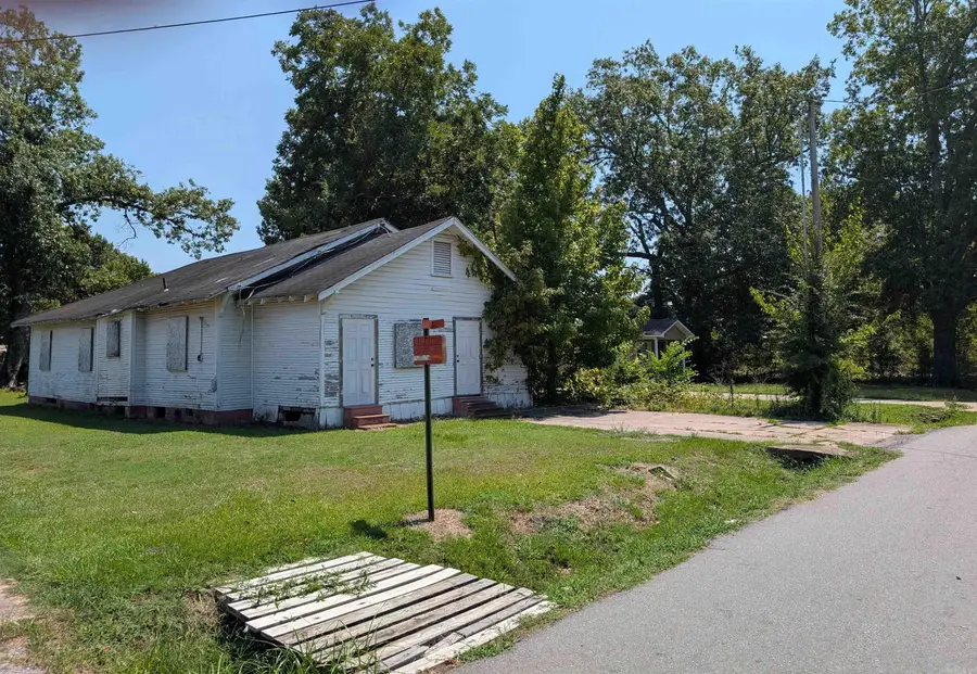 1305 S Catalpa Street, Pine Bluff, AR 71603 - #2