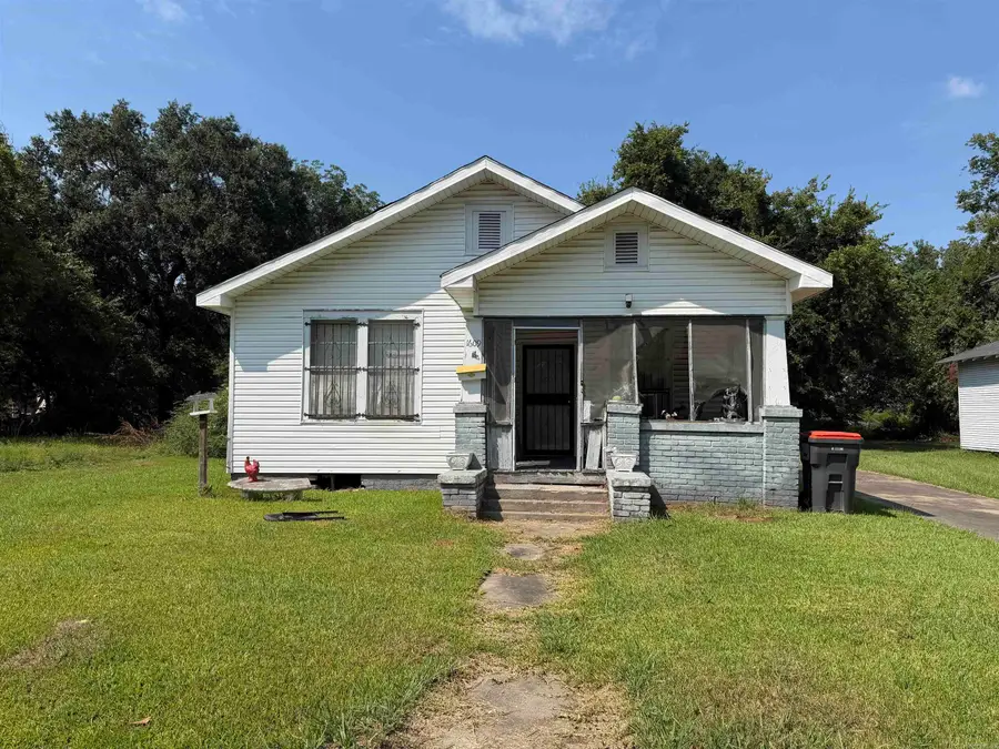 1609 W 16th Avenue, Pine Bluff, AR 71603 - #2