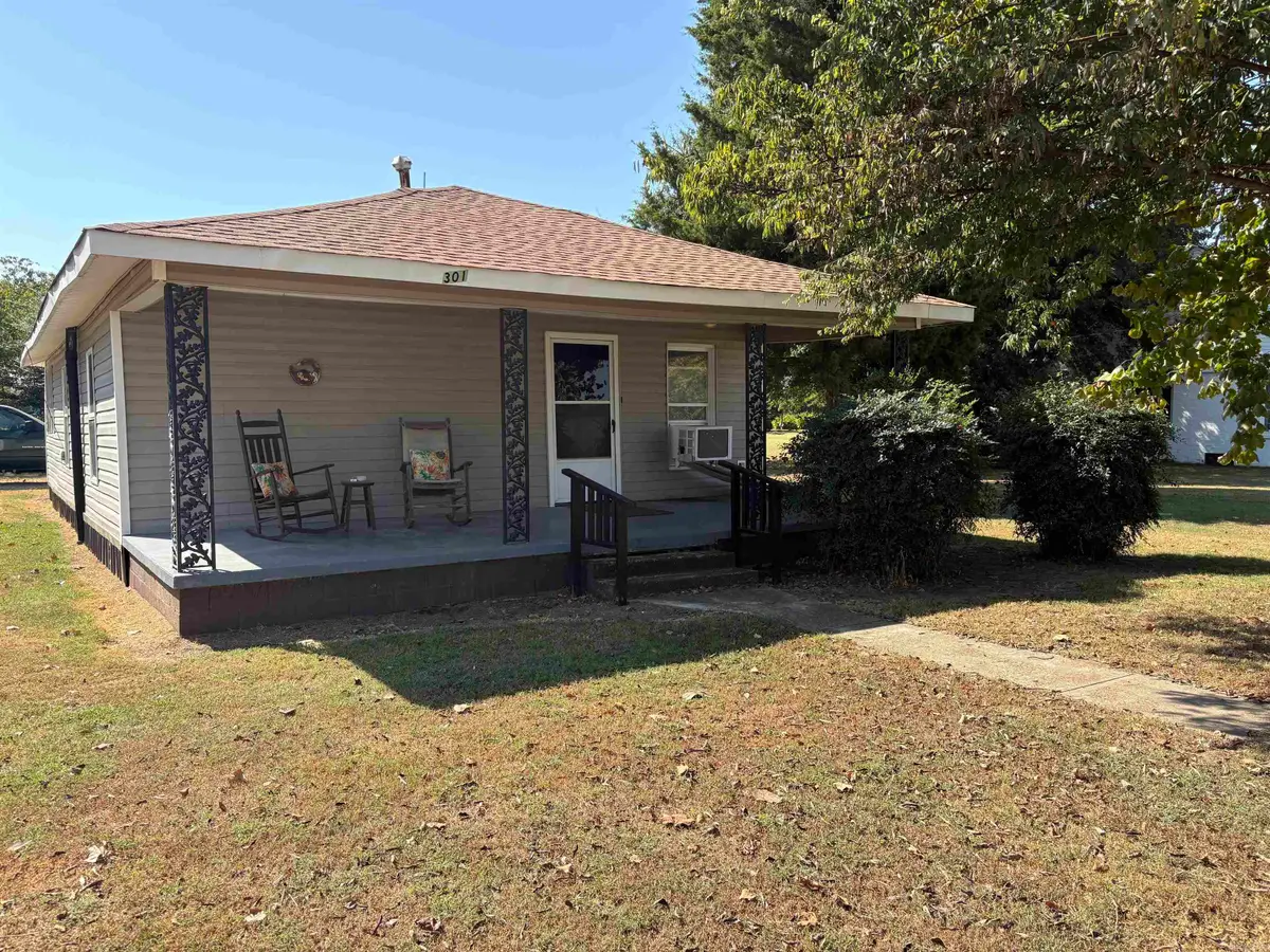 301 New York Avenue, Caraway, AR 72419 - #1