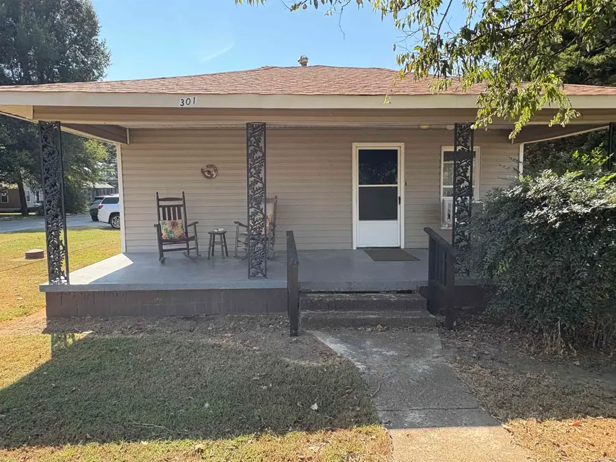 301 New York Avenue, Caraway, AR 72419 - #3
