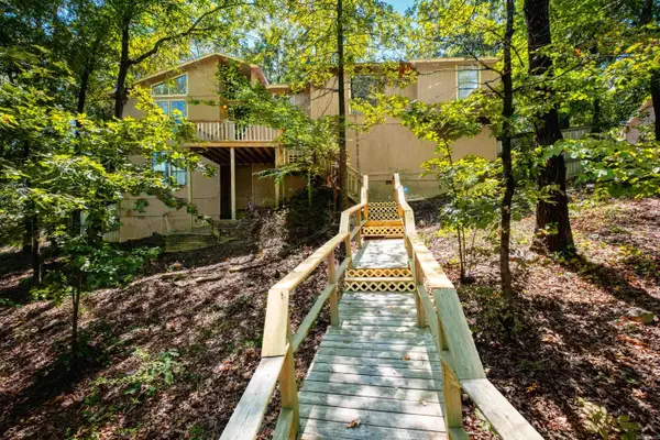 17 Perdido Dr, Little Rock, AR 72211