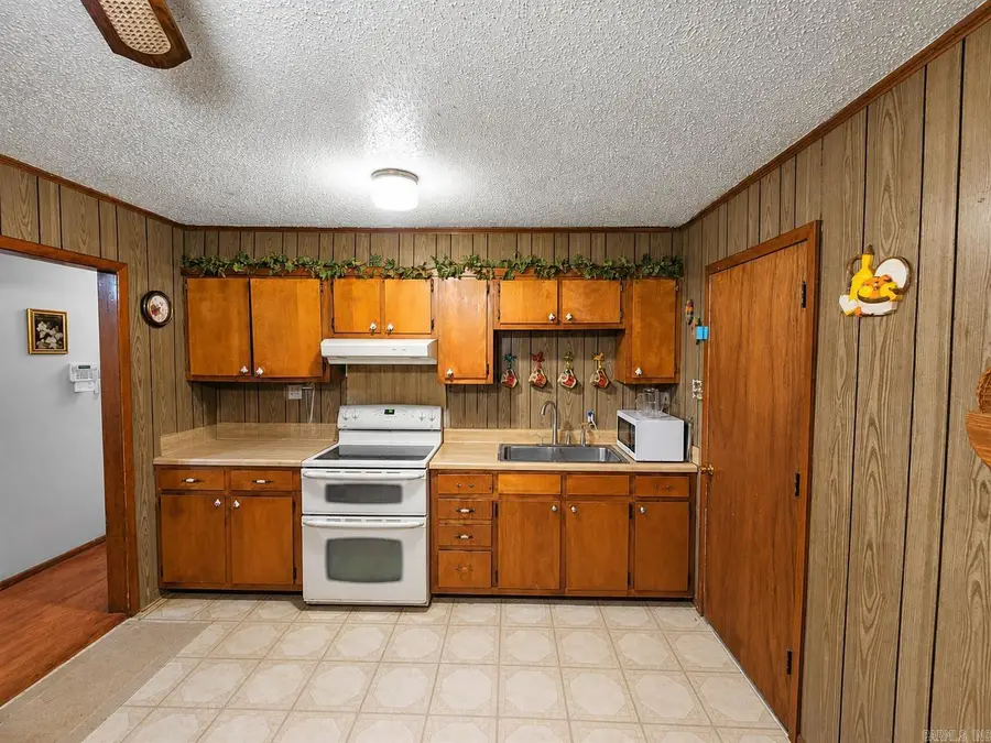 112 S Gosnell St, Blytheville, AR 72315 - #2