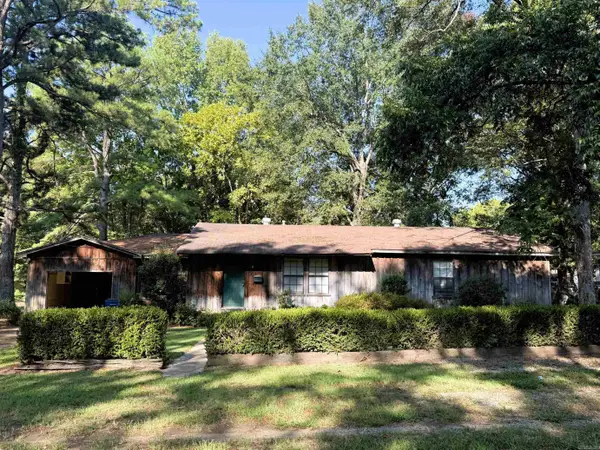 907 N Cherry St, Hamburg, AR 71646