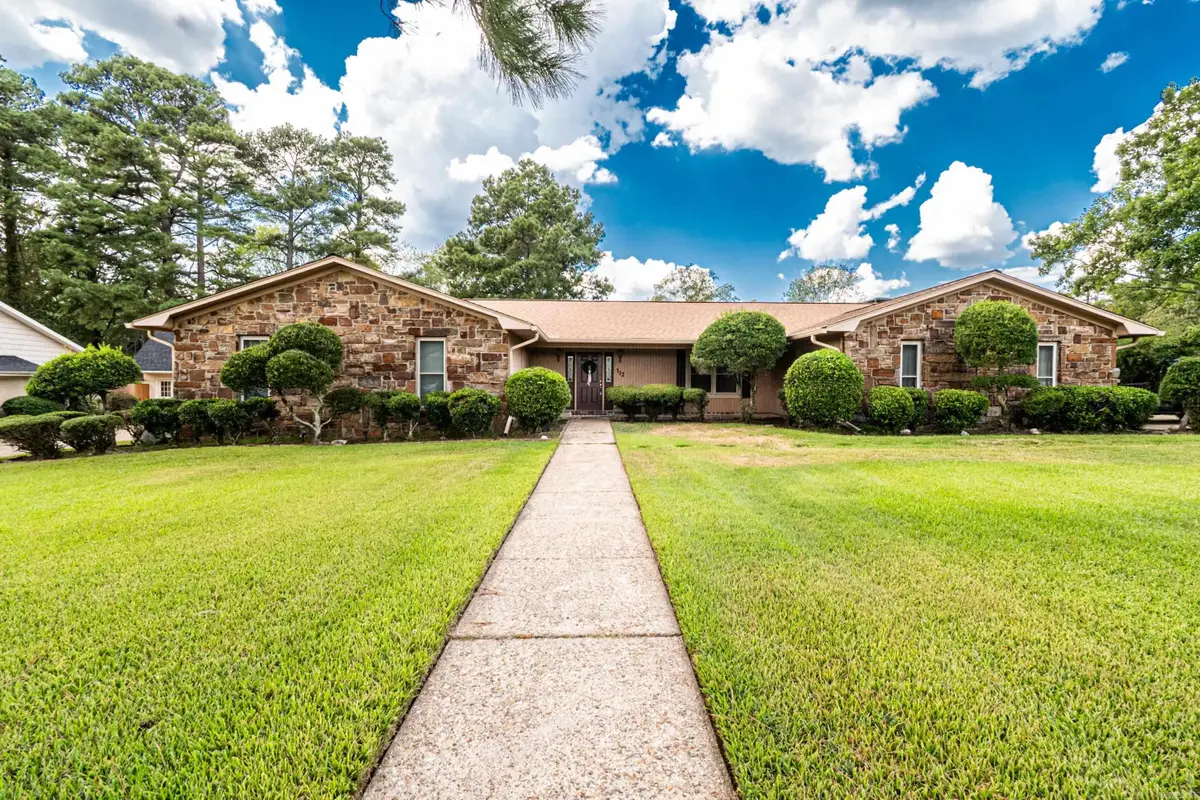 712 Woodview Dr, El Dorado, AR 71730 - #1