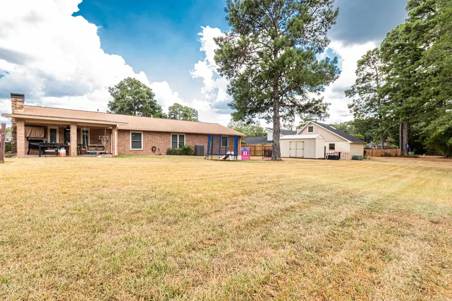 712 Woodview Dr, El Dorado, AR 71730 - #3