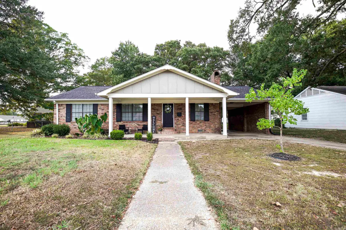 235 E Ingram St, Camden, AR 71701 - #1