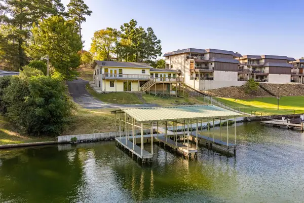 1208 Twin Points Road, Hot Springs, AR 71913