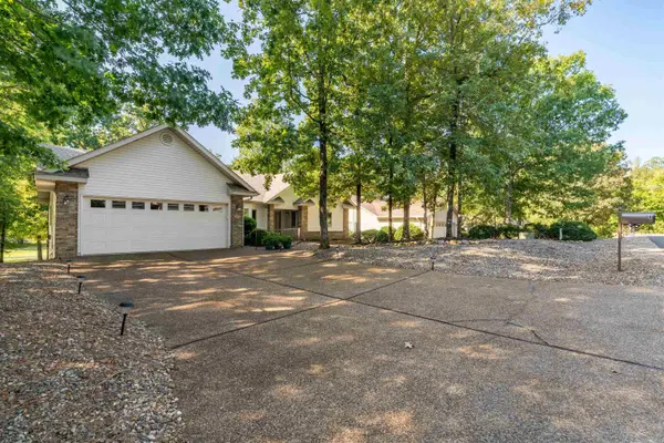 6 Campeon Way, Hot Springs Village, AR 71909