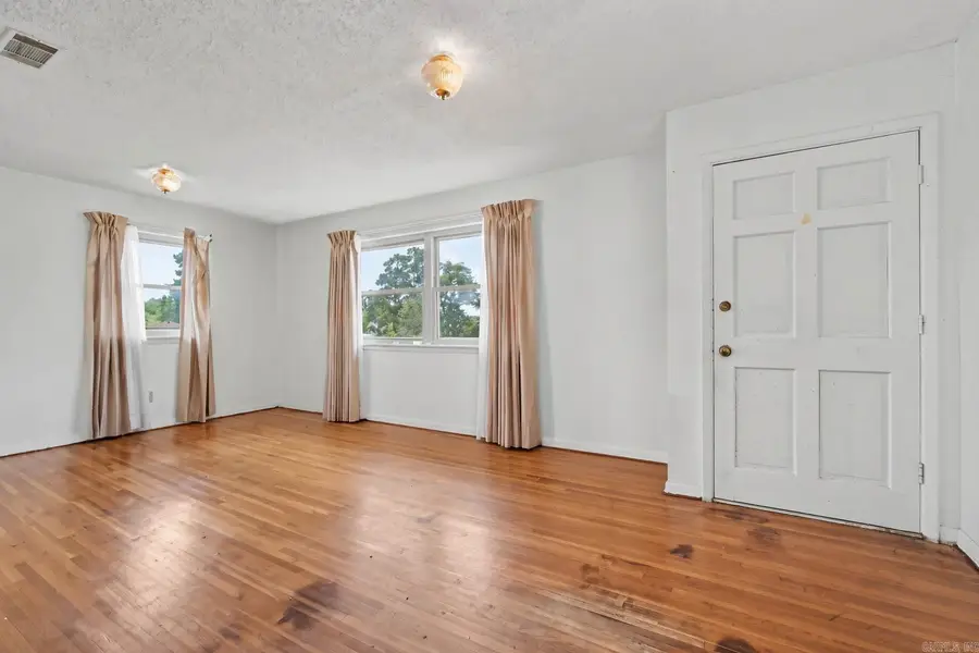 917 S. Hughes Street, Little Rock, AR 72204 - #3