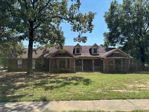 2305 Meadowlake Rd., Conway, AR 72032