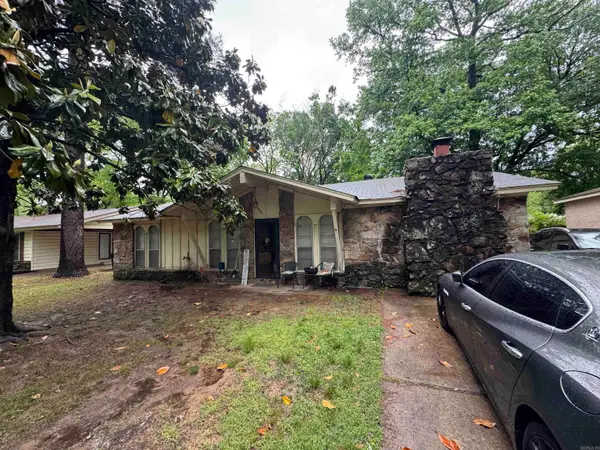 1009 Towering Oaks Dr, Jacksonville, AR 72076