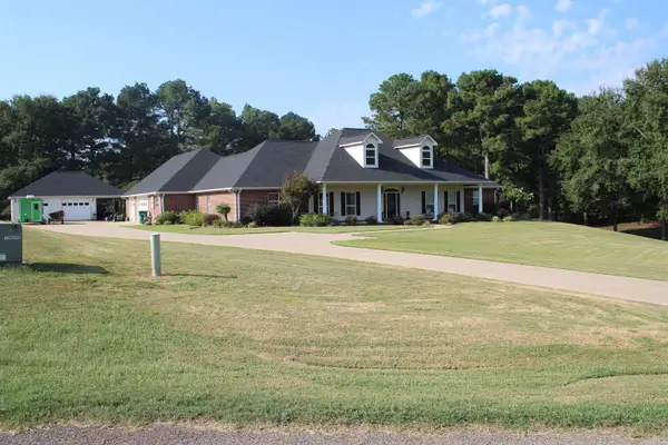 899 Deerwood Ln., Nashville, AR 71852
