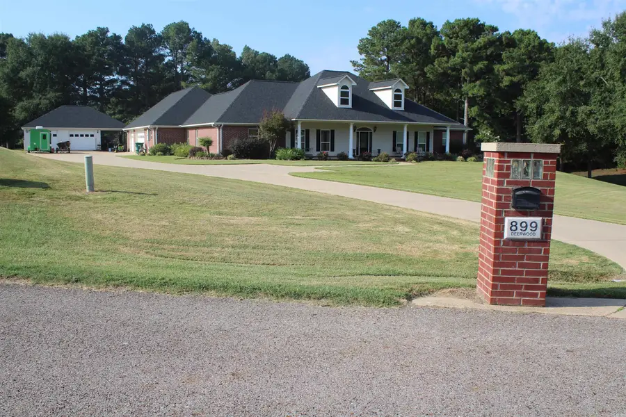 899 Deerwood Ln., Nashville, AR 71852 - #2
