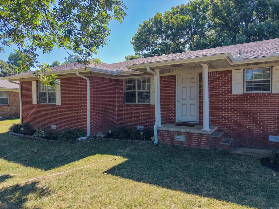 806 E Elm St, Walnut Ridge, AR 72476 - #2
