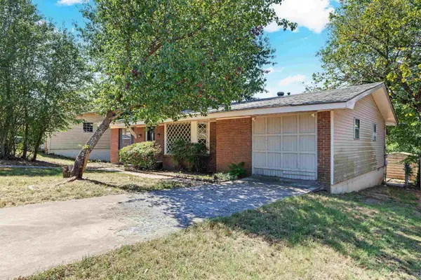 2011 Broken Arrow Dr., North Little Rock, AR 72118
