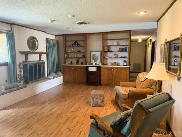 923 Japonica Drive, Wake Village, TX 75501