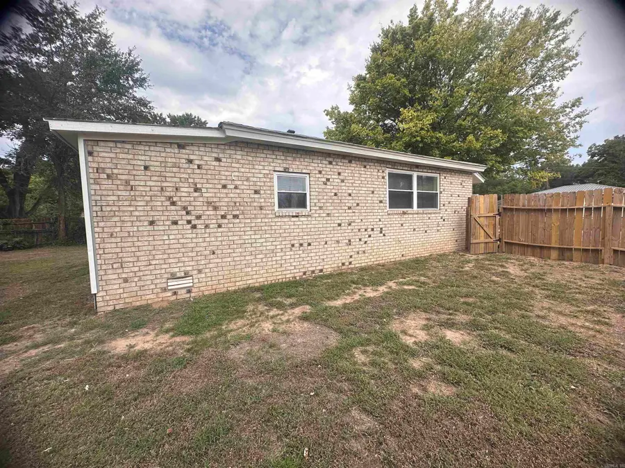 6705 Tracy Avenue, Little Rock, AR 72206 - #3
