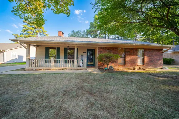1102 Pinecrest Drive, Camden, AR 71701