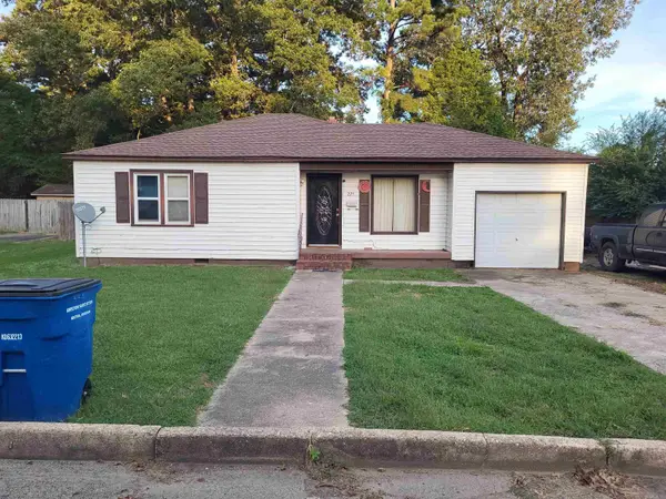 225 S Cagle St, Rector, AR 72461