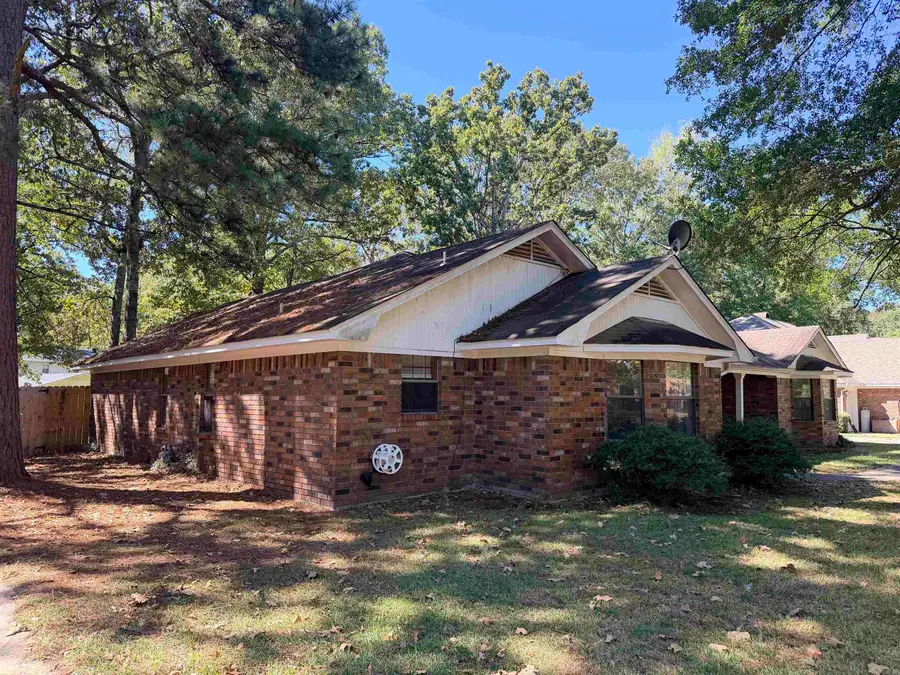 108 Woodshire Dr, Crossett, AR 71635 - #3