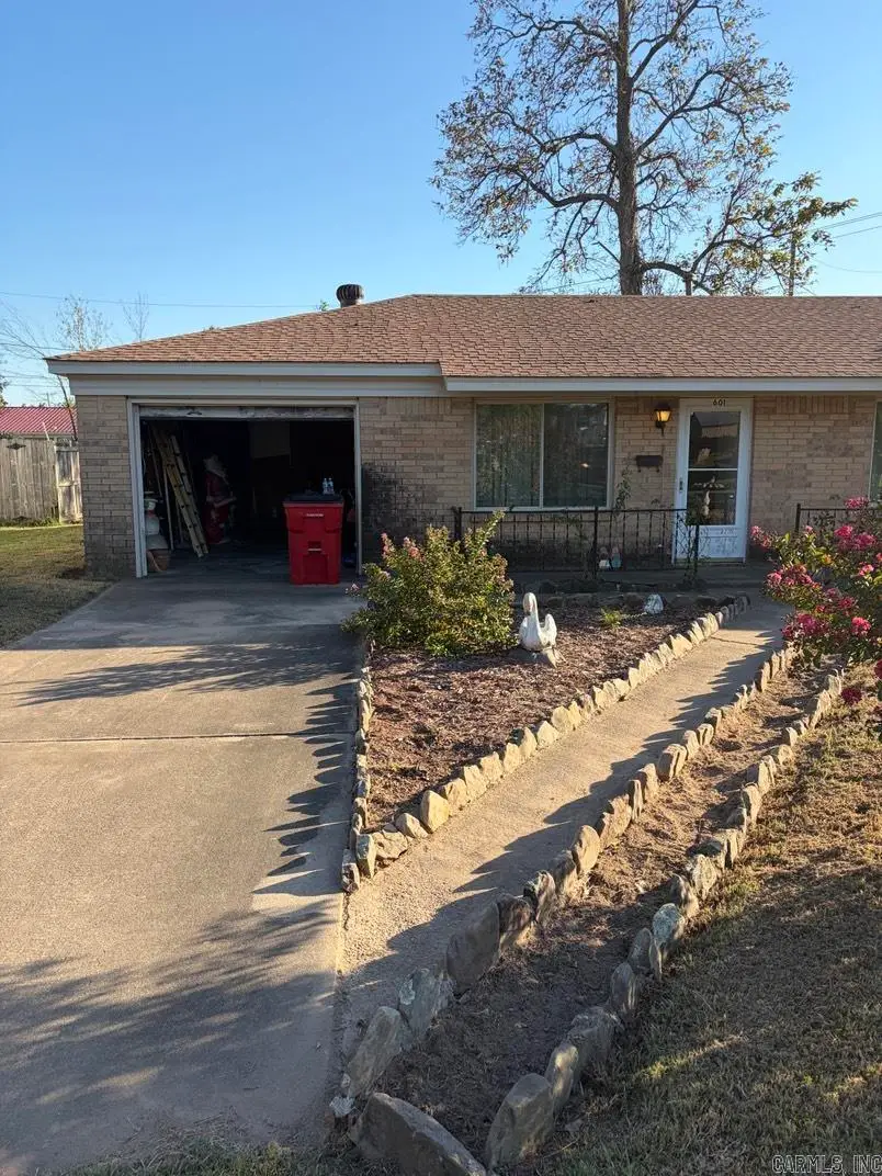 601 Green St, Dardanelle, AR 72834 - #1