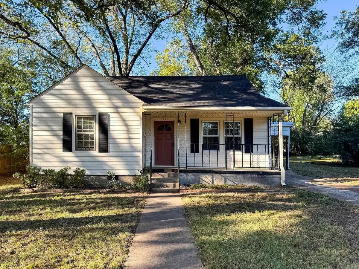 1308 W Arch Avenue, Searcy, AR 72143 - #1