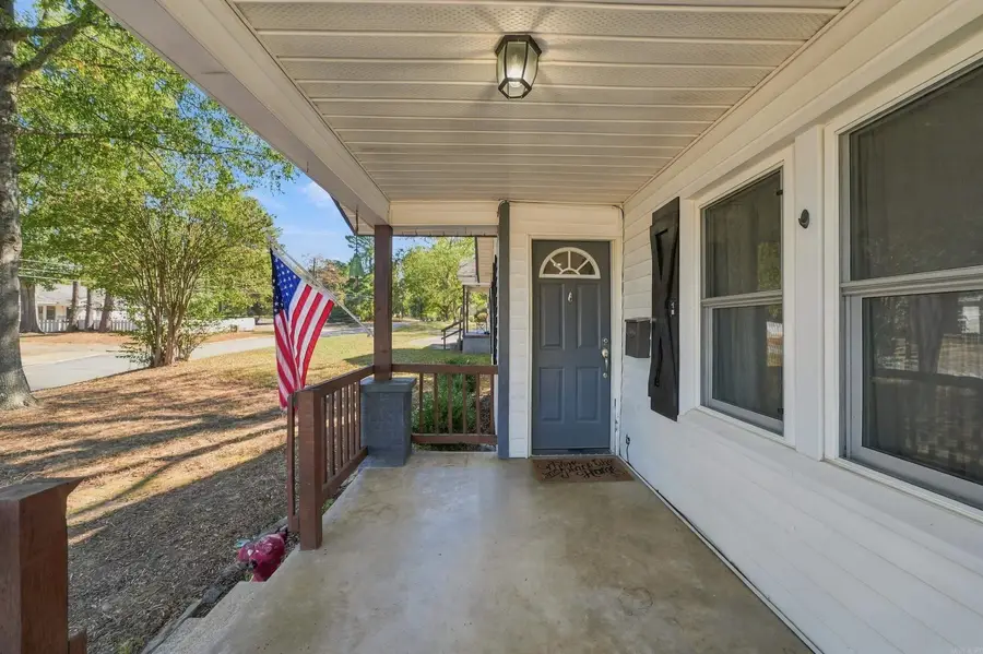 1106 W Sevier St, Benton, AR 72015 - #3