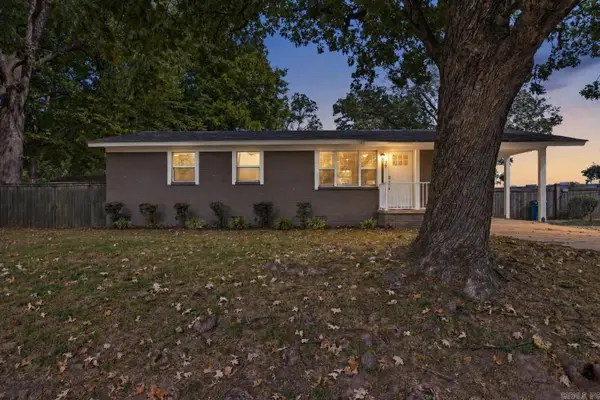 39 Plantation Dr, Little Rock, AR 72206