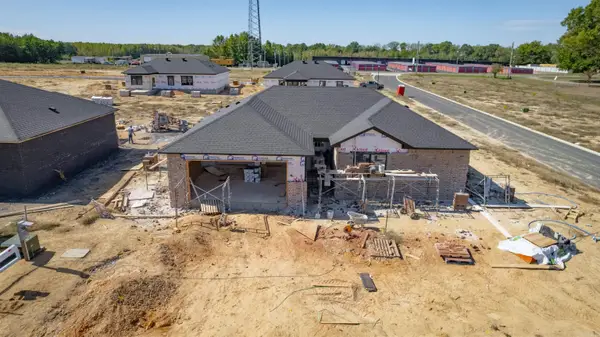 33 Queens Court, Ward, AR 72176